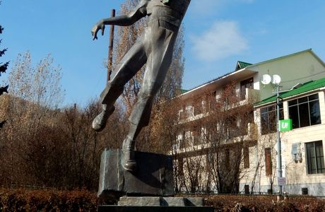 Leonid Yengibarov Monument