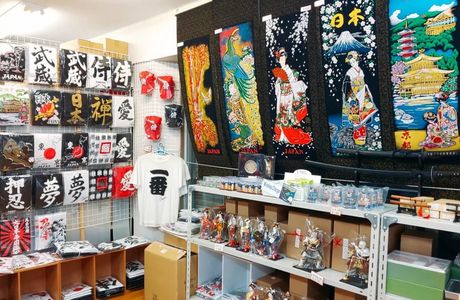 Marukiku Souvenir Shops