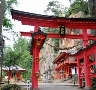 Tsuru No Iwaya Temple