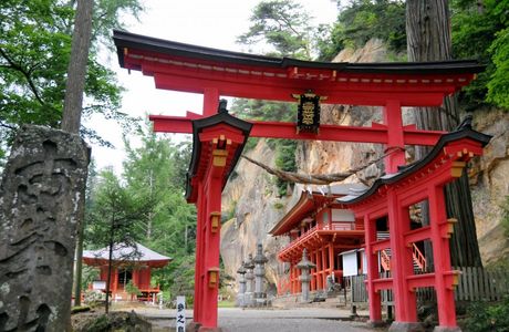 Tsuru No Iwaya Temple