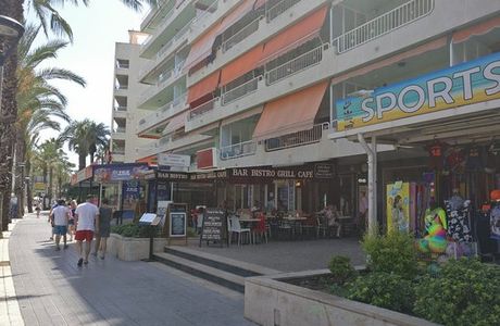 The Bell Tavern, Salou.