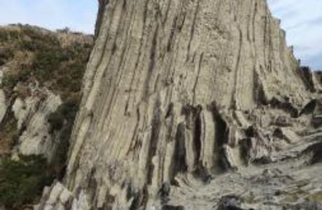 Nusuttogari Cliff