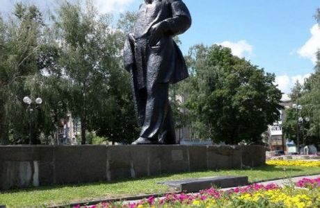 Monument to Lev Tolstoi