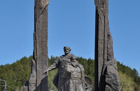 Monument to the Founders of Khanty-Mansiysk