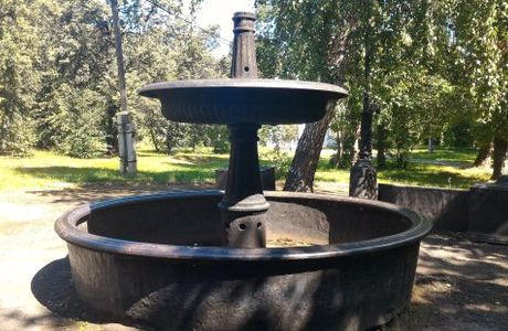 Fountain Chugunny Lebed