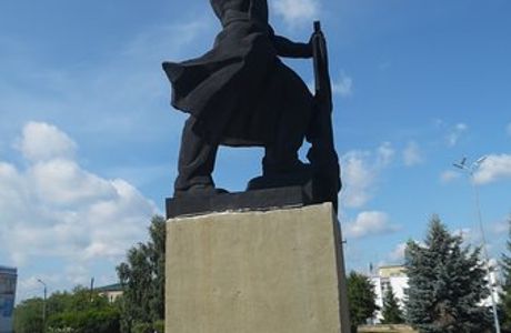 Monument Truzhenikam Tyla