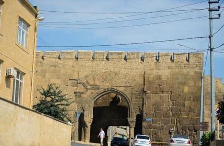 Bayat-Kapi Gate