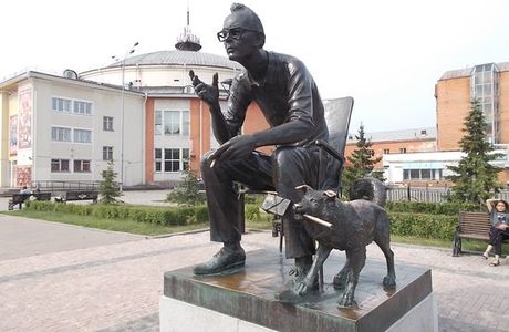 Leonid Gaidai Statue