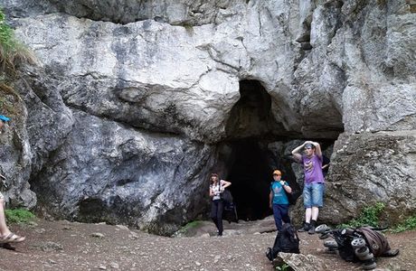 Cave Stoyanka Drevnego Cheloveka