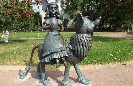 Alley Theater of Dolls