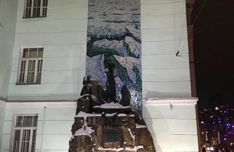 Memorial to Ice-breaker Yermak
