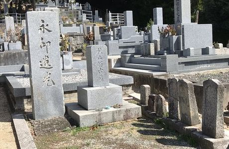 Akiyama Yoshifuru Tomb