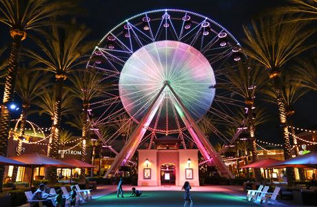 Giant Wheel at Irvine Spectrum Center