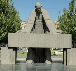 Alexander Tamanyan Statue