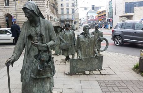 Monument to the Anonymous Passerby
