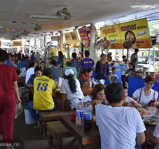 Bang Khla Floating Market