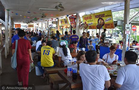 Bang Khla Floating Market
