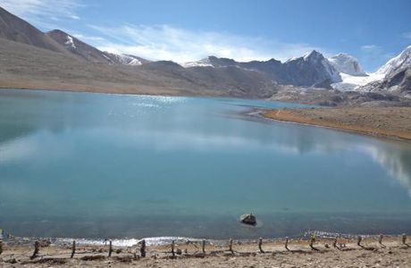 Cholamu Lake