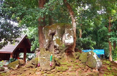 Chiang Saen - the old city walls