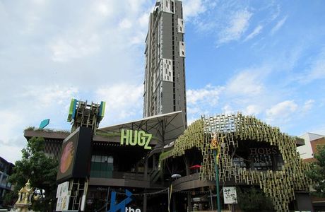 Hugz Mall
