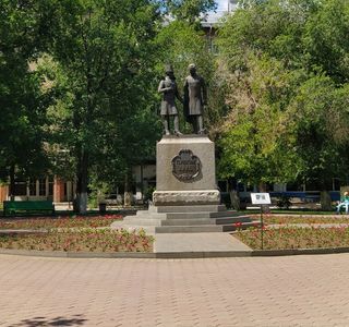 Monument to Pushkin and Dal
