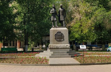 Monument to Pushkin and Dal