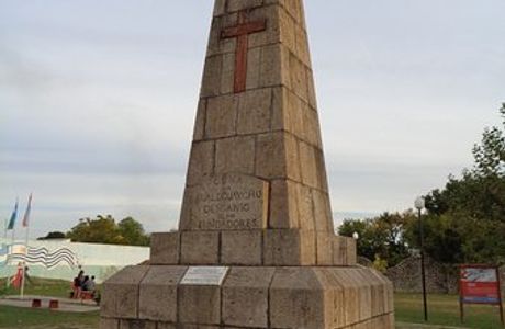 Monumento a los Antepasados