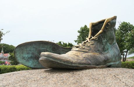 Monumento a Los Zapatos Viejos