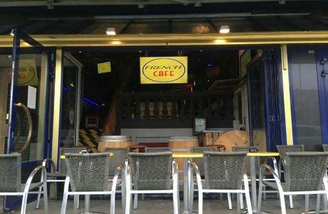 Le French Café