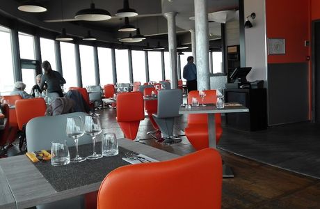 Le Phare Bar