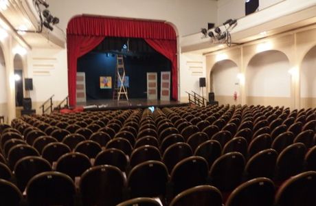 Teatro Manuel Brazzola