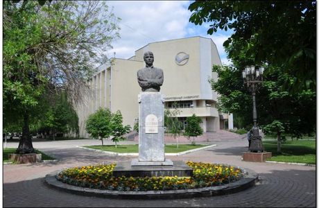 Statue of Esenin