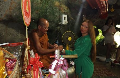 Wat Tham Ta Pan Temple