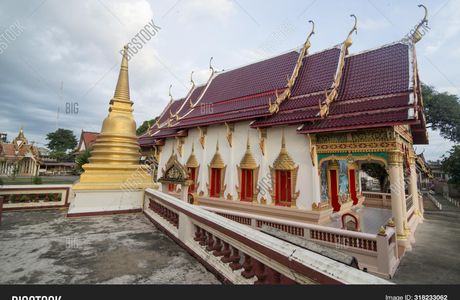 Wat Bot Muang