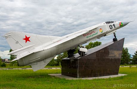 Monument MiG-23MLD