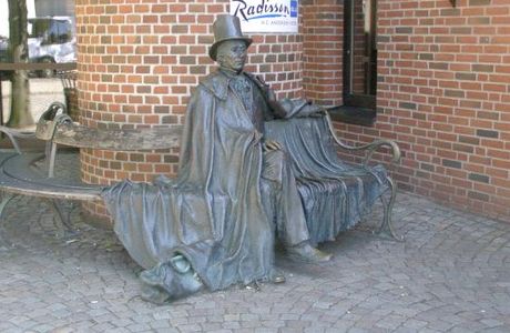 Hans Christian Andersen on Bench