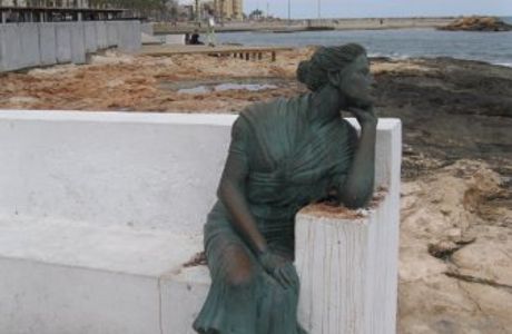 Monumento a la Mujer del Pescador