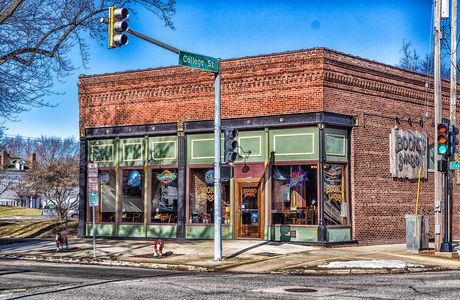 Boones Saloon
