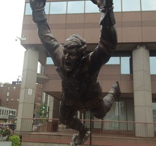 Bobby Orr Statue
