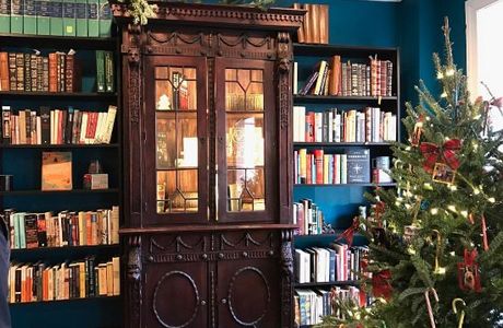 Old Fox Books & Coffeehouse