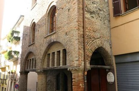 Palazzo Alcarini (Casa di Teodolinda)