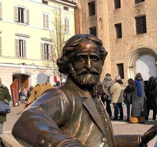 Scultura di Giuseppe Verdi