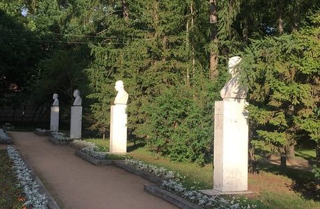 Geroyev Revolyutsii Park