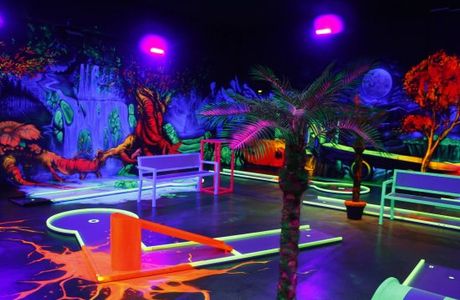 GlowZone 3D Schwarzlicht Minigolf Bielefeld