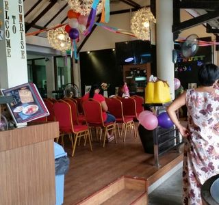 Sunrise Cafe Bar