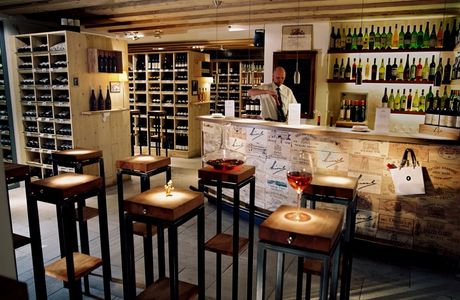 Garabombo Winebar