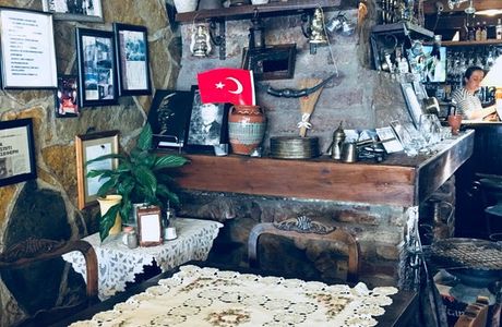 Yorgo Seferis Tas Bar