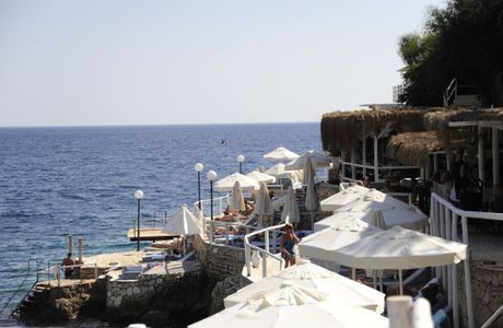 Yali Beach Club