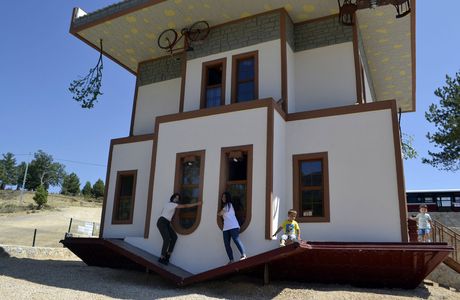 Tepetaklak Konak
