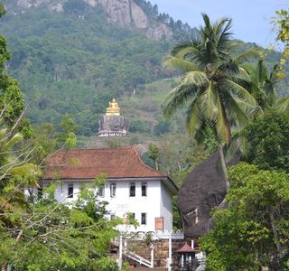 Aluvihara Rock Cave Temple